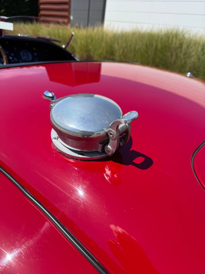 Image 19/34 of Jaguar XK 140 OTS (1955)