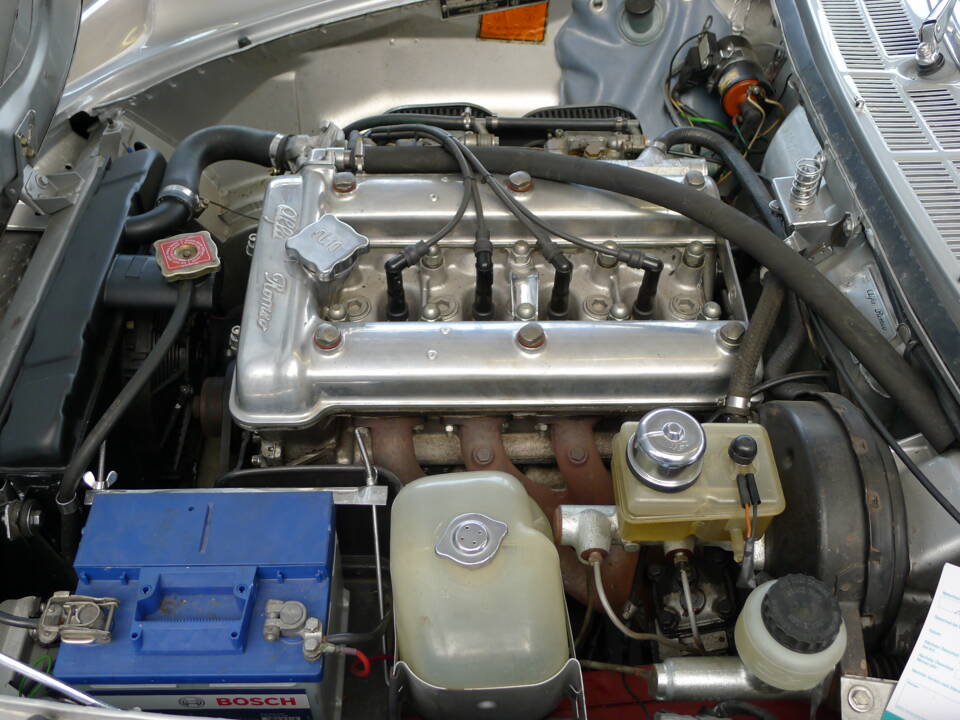 Bild 11/32 von Alfa Romeo 2000 Spider Veloce (1981)