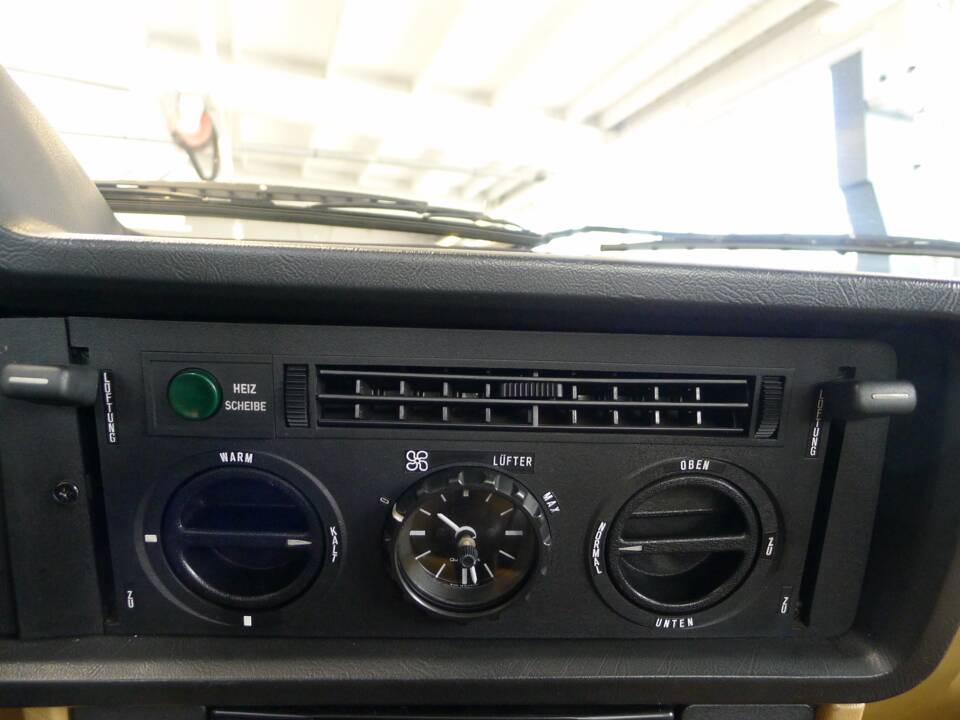 Image 44/46 of BMW 635 CSi (1978)