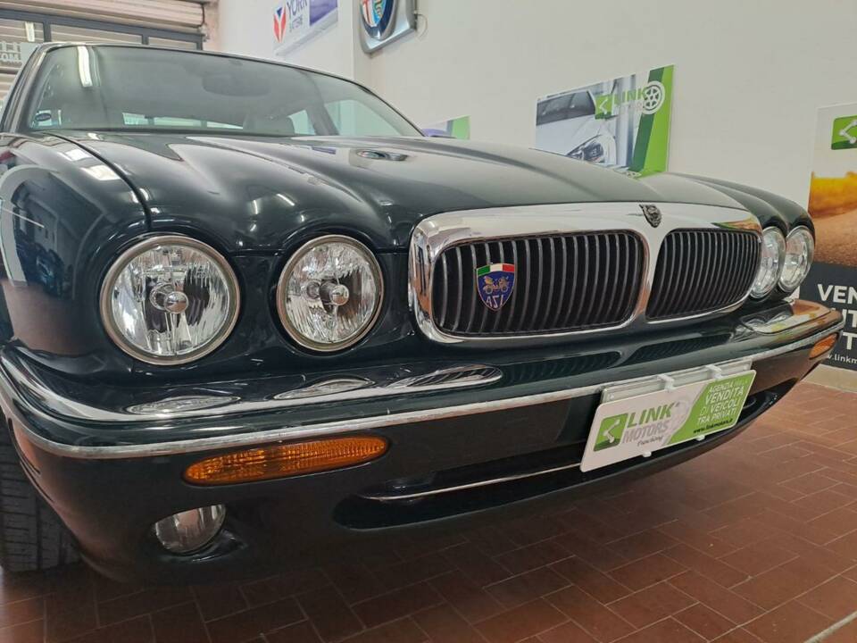 Bild 48/50 von Jaguar XJ 8 Executive (1998)