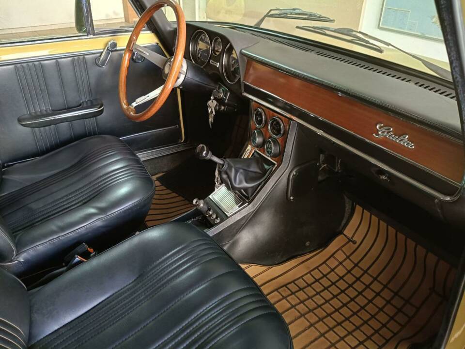 Immagine 11/50 di Alfa Romeo Giulia Nuova Super 1300 (1975)