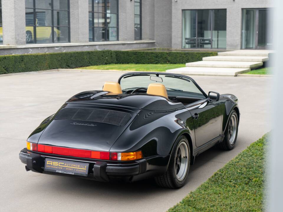 Imagen 25/32 de Porsche 911 Speedster 3.2 (1989)