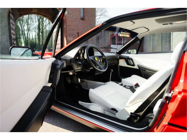 Image 17/39 of Ferrari 208 GTB Turbo (1987)