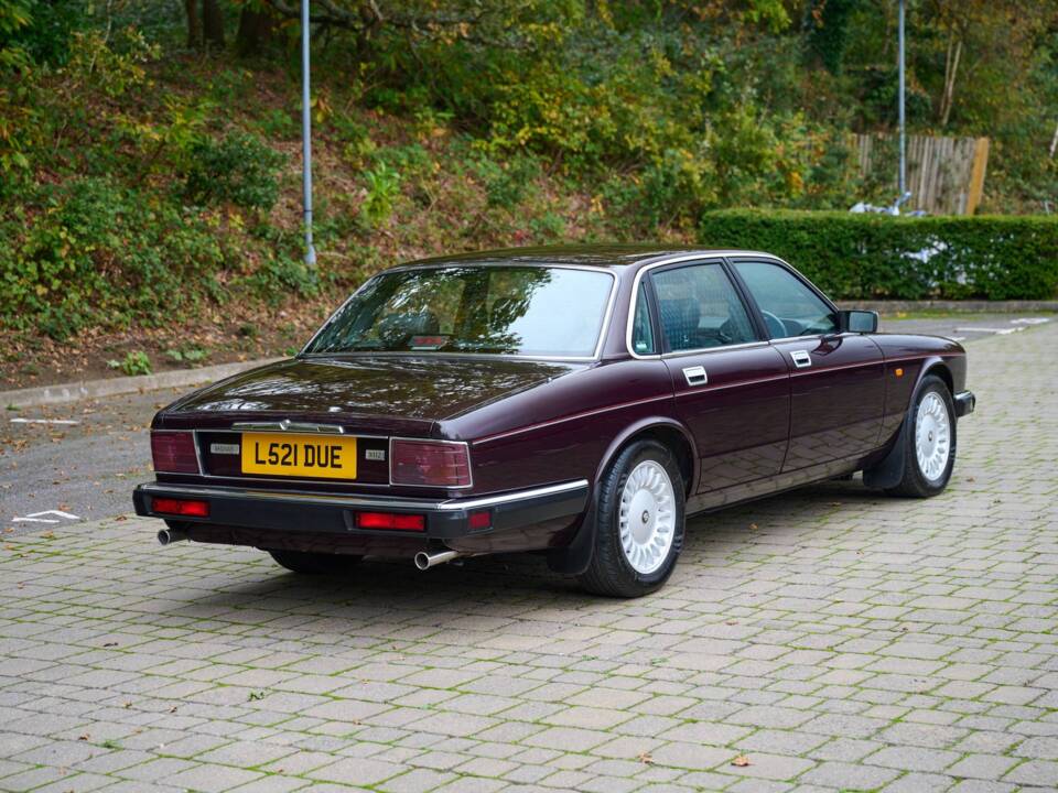 Immagine 3/8 di Jaguar XJ12 6.0 (1994)