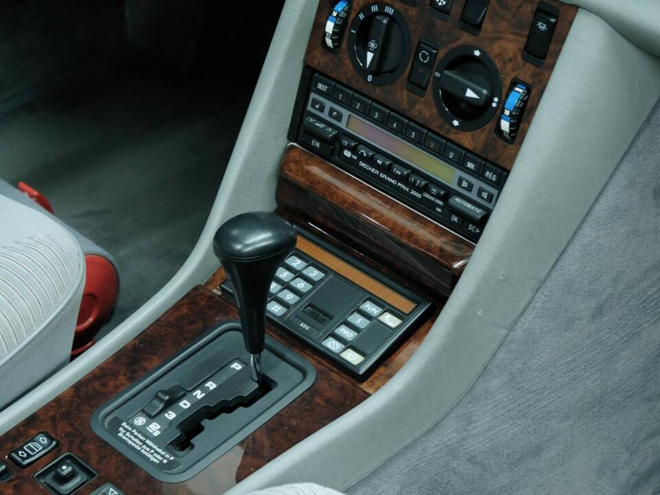 Bild 20/50 von Mercedes-Benz 500 SE (1990)
