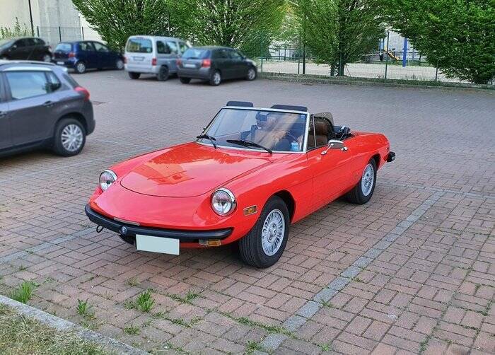 Image 7/7 of Alfa Romeo 2000 Spider Veloce (2000)