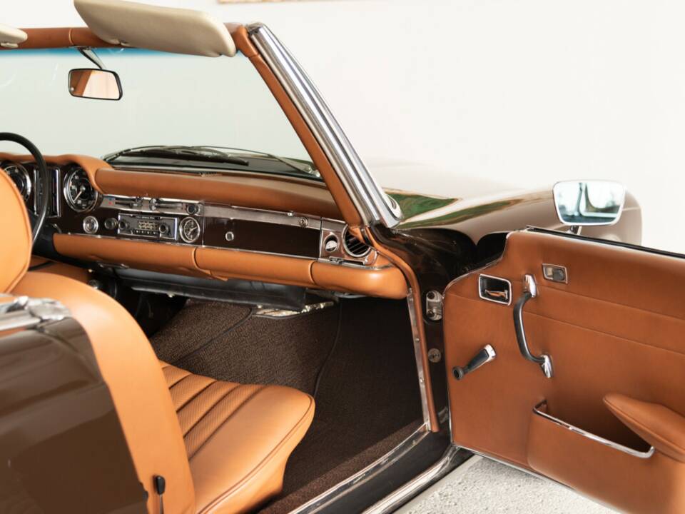 Image 21/30 of Mercedes-Benz 280 SL (1970)