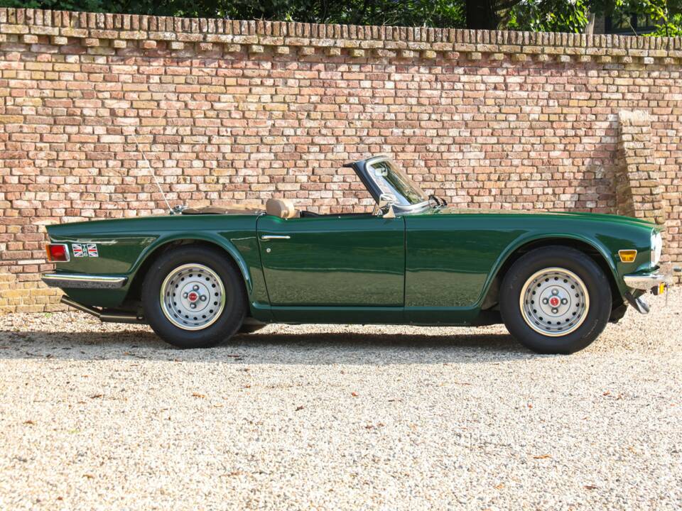 Immagine 32/50 di Triumph TR 6 (1976)