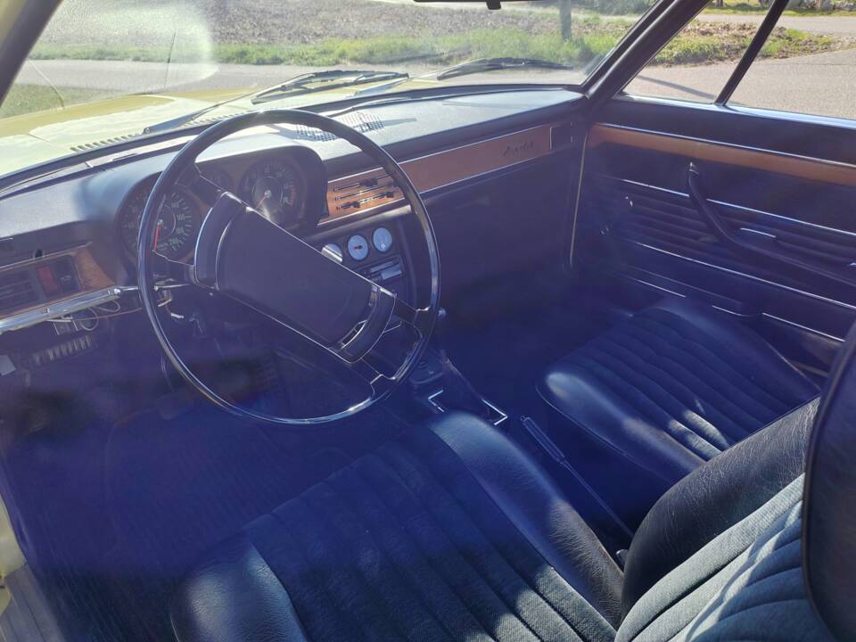 Image 29/54 of Audi 100 Coupe S (1971)