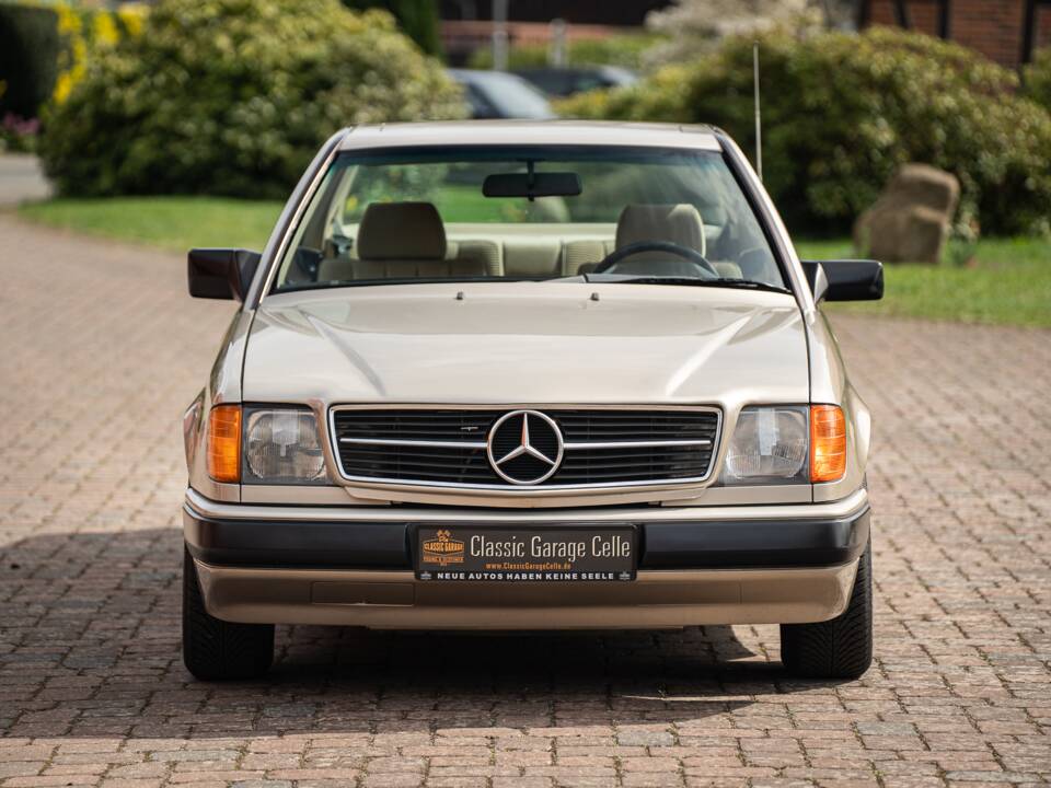 Afbeelding 7/63 van Mercedes-Benz 230 CE (1988)