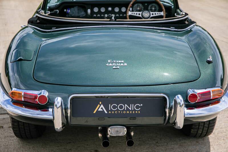 Image 33/36 de Jaguar E-Type (1967)