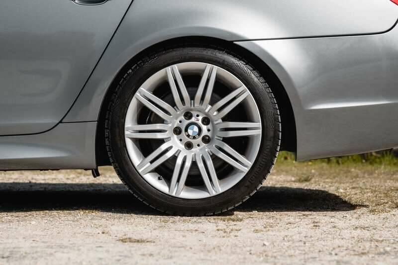 Bild 22/50 von BMW 550i (2006)