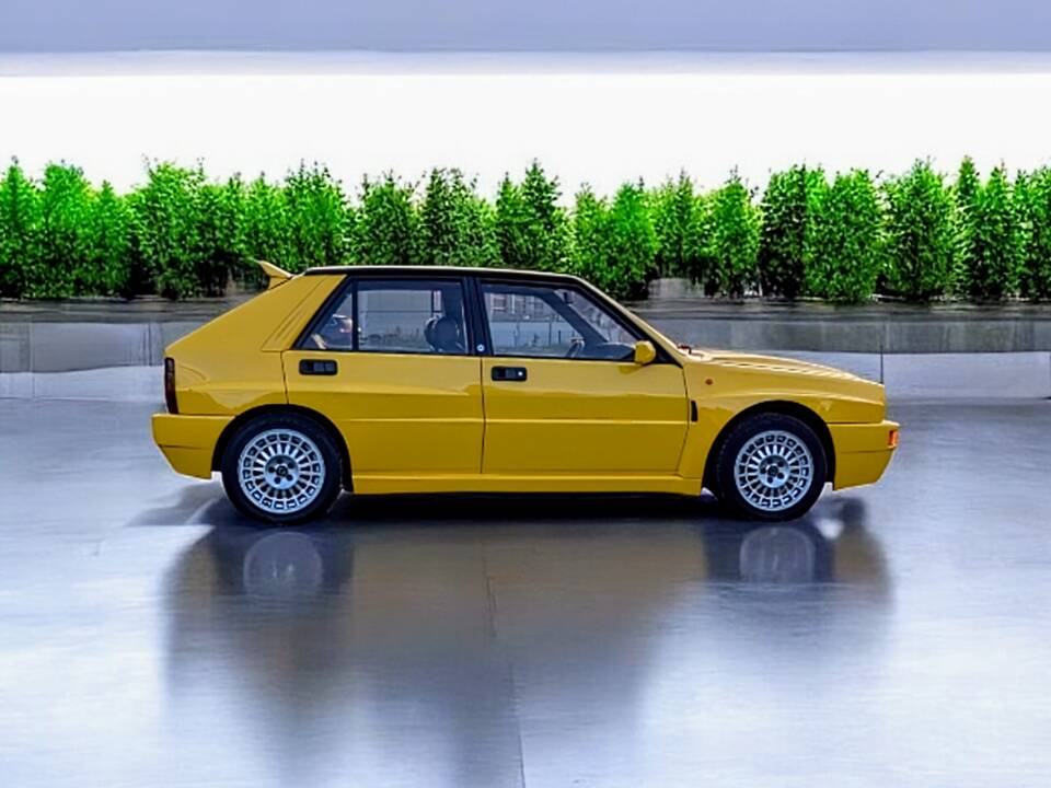 Image 6/13 of Lancia Delta HF Integrale Evoluzione I (1992)