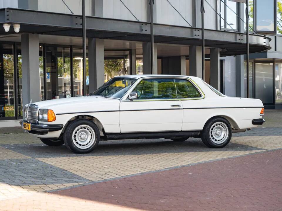 Image 13/62 of Mercedes-Benz 280 CE (1982)