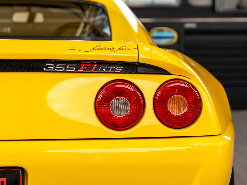 Immagine 7/20 di Ferrari F 355 F1 GTS (1998)