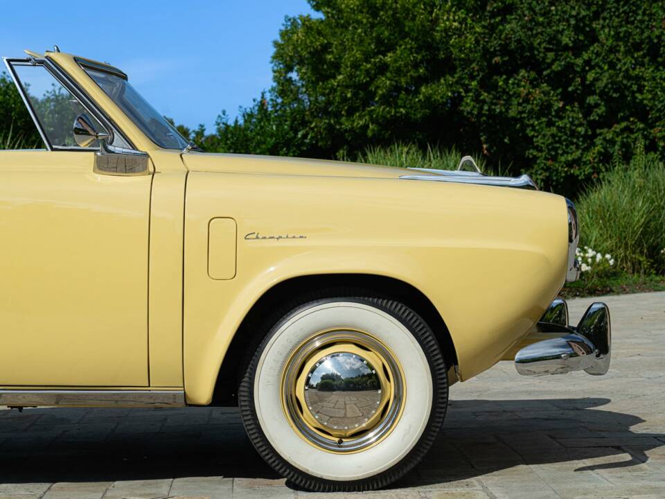 Image 31/50 of Studebaker Champion Regal DeLuxe Convertible (1950)