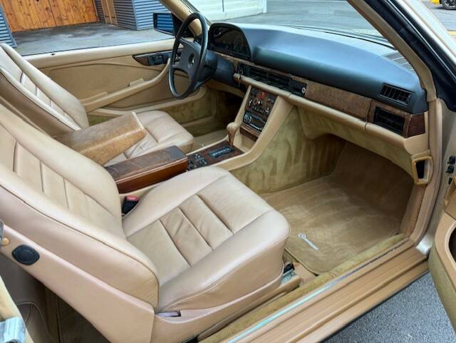 Image 16/22 de Mercedes-Benz 500 SEC (1984)