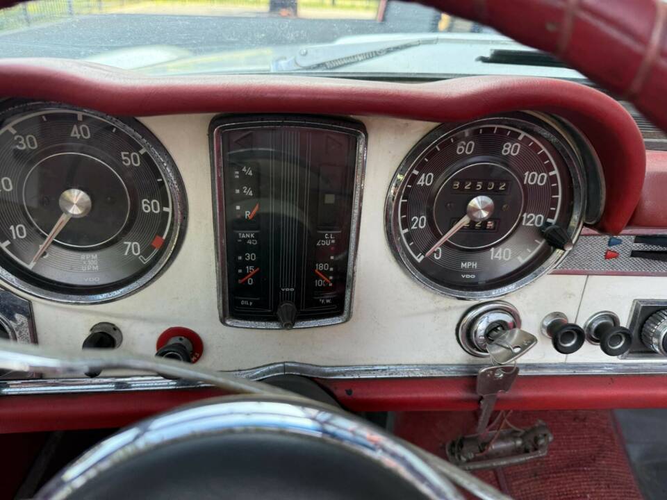 Image 25/50 de Mercedes-Benz 230 SL (1967)