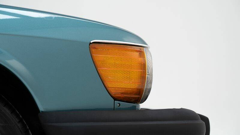 Image 13/15 of Mercedes-Benz 560 SL (1987)