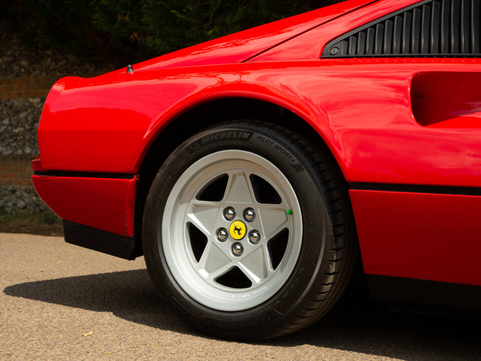 Immagine 34/49 di Ferrari 328 GTS (1988)