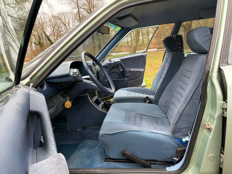 Image 2/27 of Citroën CX 25 Diesel (1981)