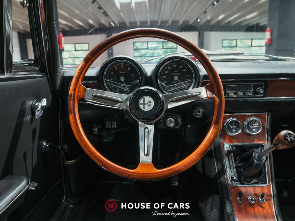 Image 16/25 of Alfa Romeo 1750 GT Veloce (1970)