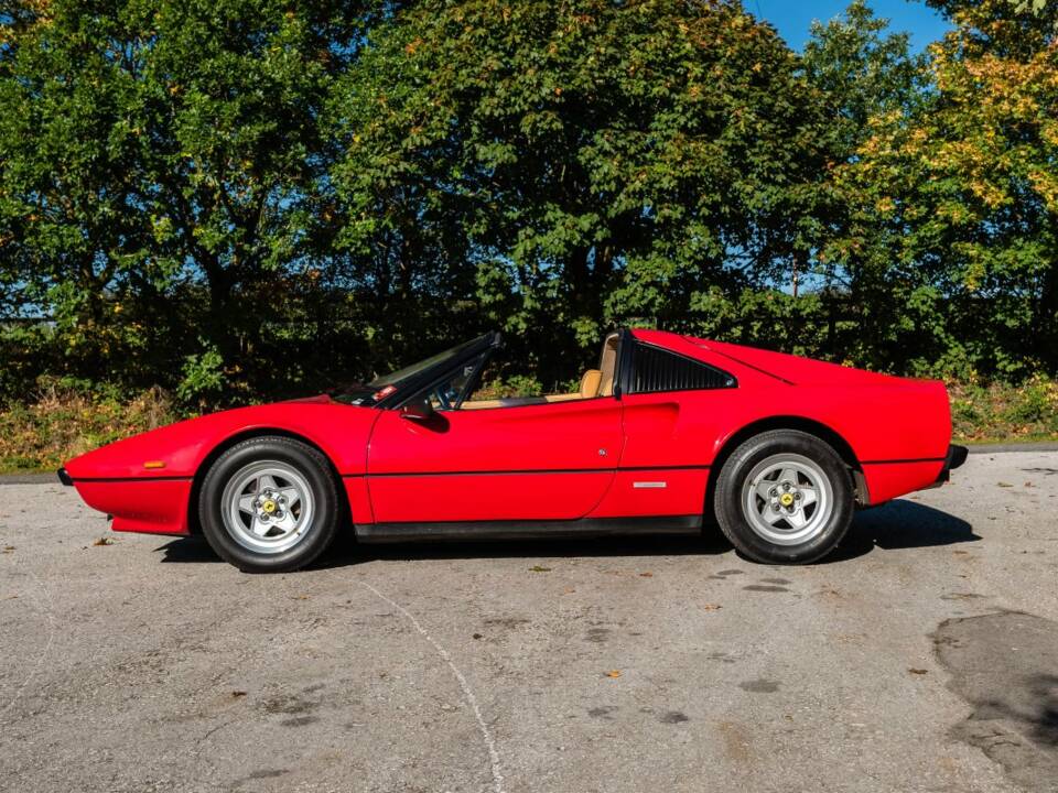 Bild 7/50 von Ferrari 308 GTS Quattrovalvole (1983)