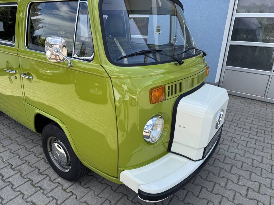 Image 19/100 of Volkswagen T2b Westfalia (1979)
