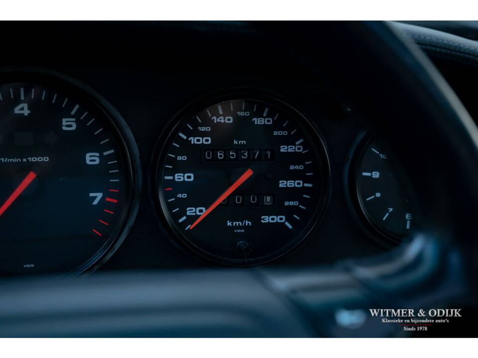 Image 31/33 de Porsche 911 Carrera 4 (1992)