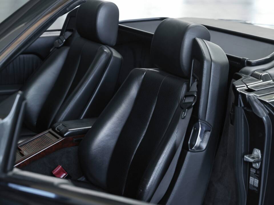 Image 23/50 of Mercedes-Benz 600 SL (1993)