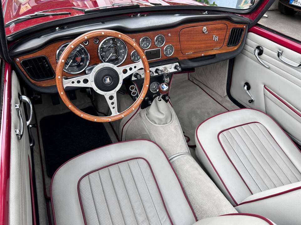 Image 9/26 of Triumph TR 4 (1965)