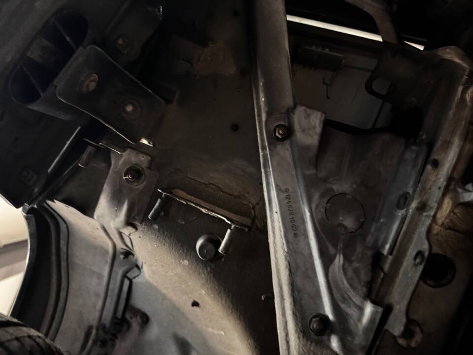 Bild 30/54 von Mercedes-Benz 300 TD Turbo (1993)