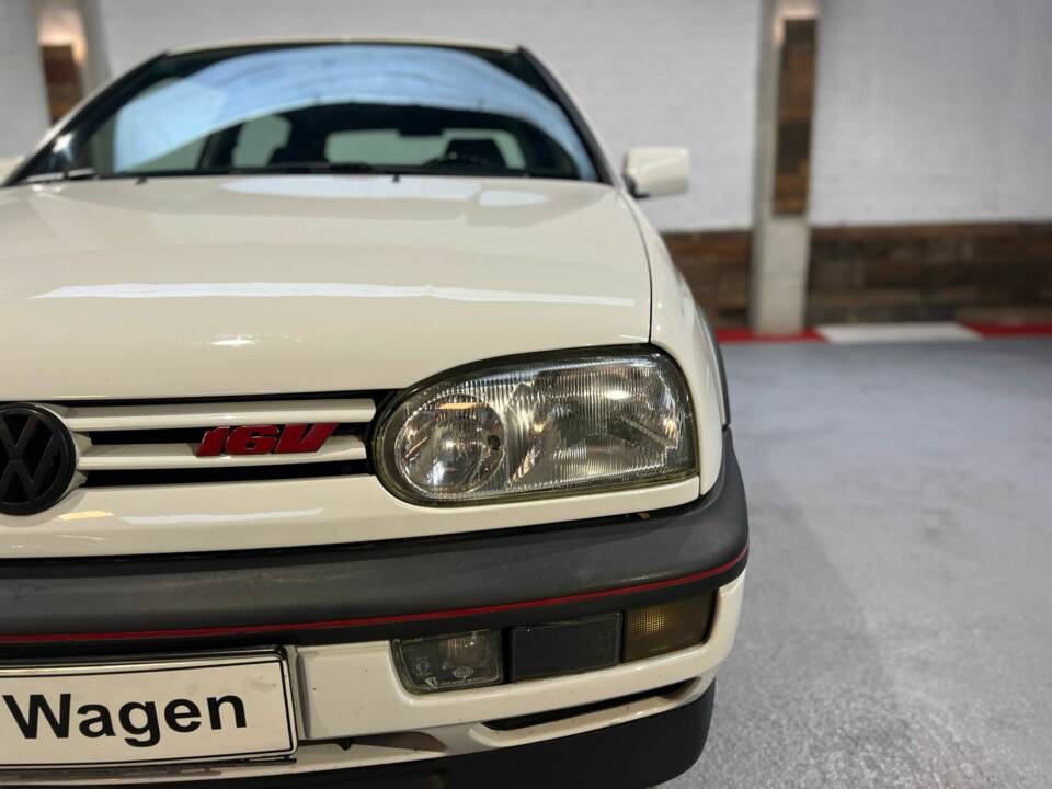 Image 18/50 de Volkswagen Golf III 2.0 16V GTI (1997)
