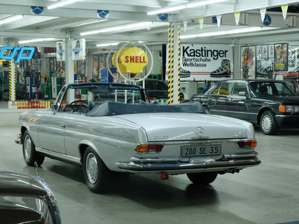 Image 7/50 of Mercedes-Benz 280 SE 3,5 (1970)