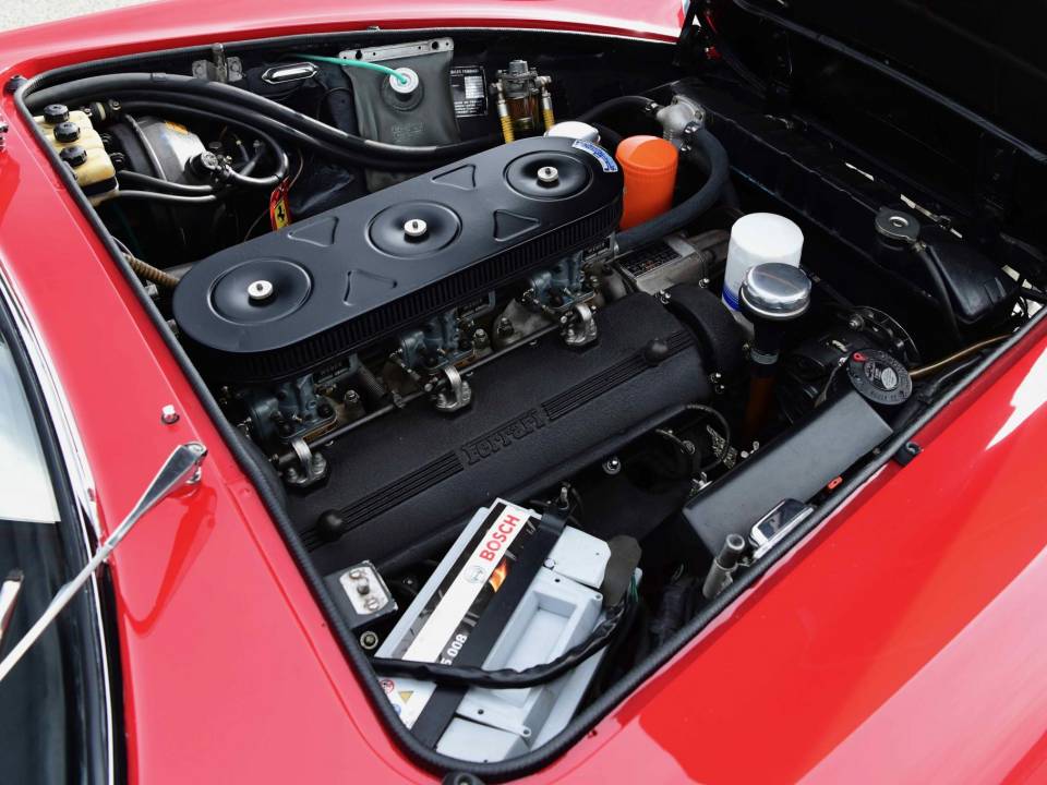 Image 25/50 de Ferrari 275 GTS (1965)
