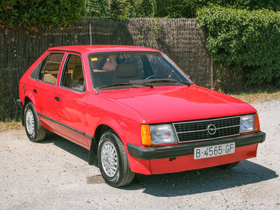 Imagen 1/26 de Opel Kadett 1,3 S (1984)