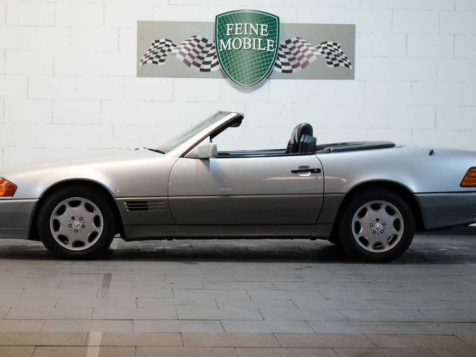 Afbeelding 2/38 van Mercedes-Benz 300 SL (1990)