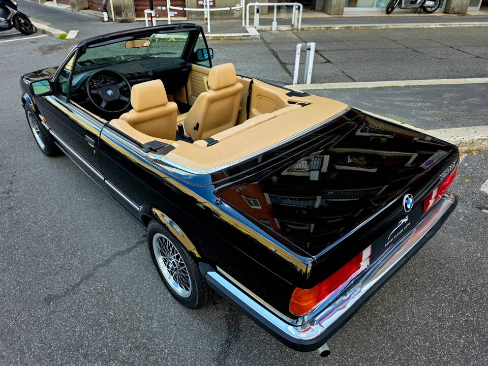 Bild 17/31 von BMW 320i (1988)