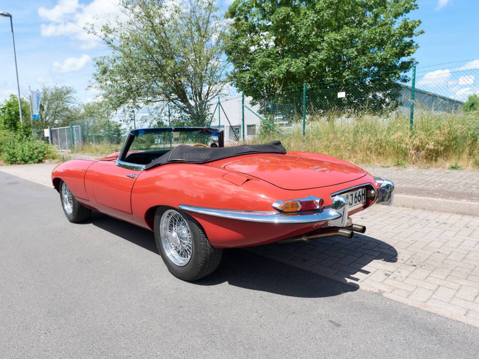Image 5/80 of Jaguar E-Type 4.2 (1966)
