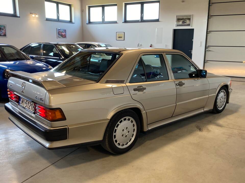 Bild 10/66 von Mercedes-Benz 190 E 2.3-16V (1986)