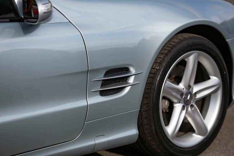 Image 21/50 de Mercedes-Benz SL 500 (2003)