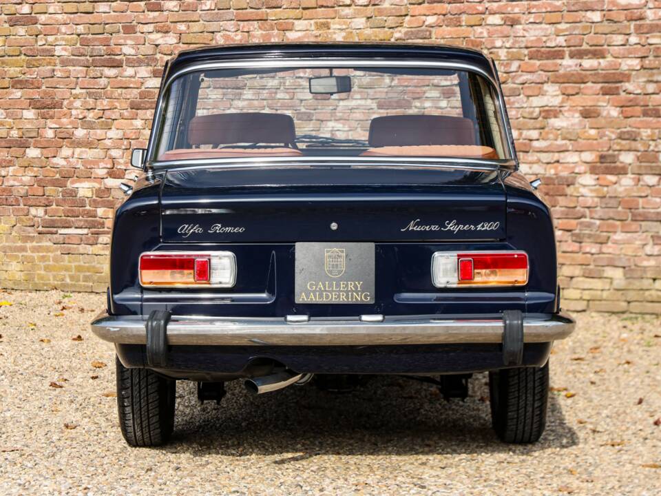 Image 6/50 of Alfa Romeo Giulia Nuova Super 1300 (1975)