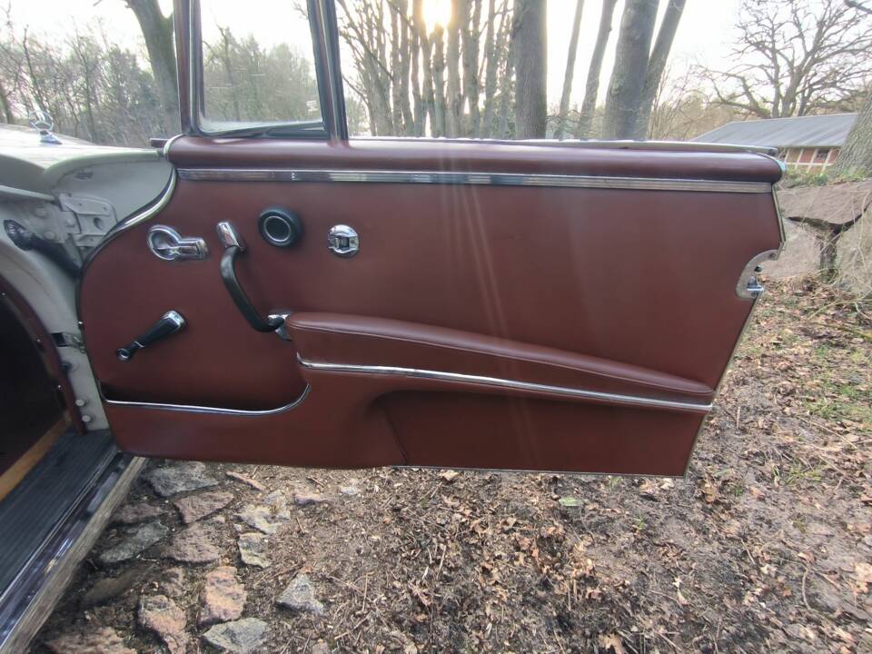 Image 34/54 of Mercedes-Benz 220 SE b (1963)