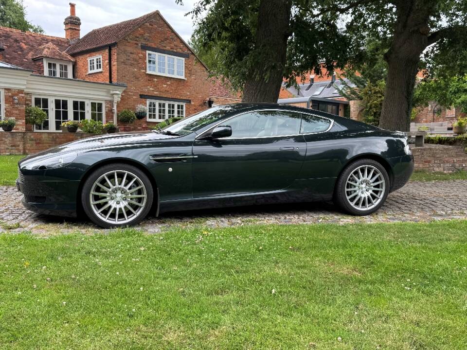 Image 10/43 of Aston Martin DB 9 (2008)
