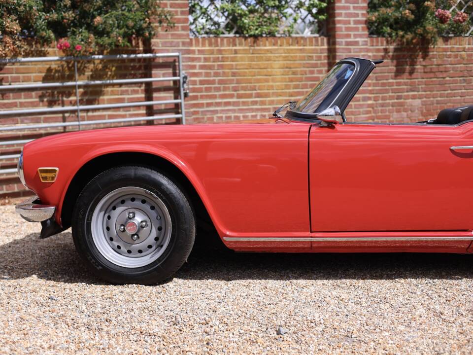 Image 18/50 de Triumph TR 6 (1973)