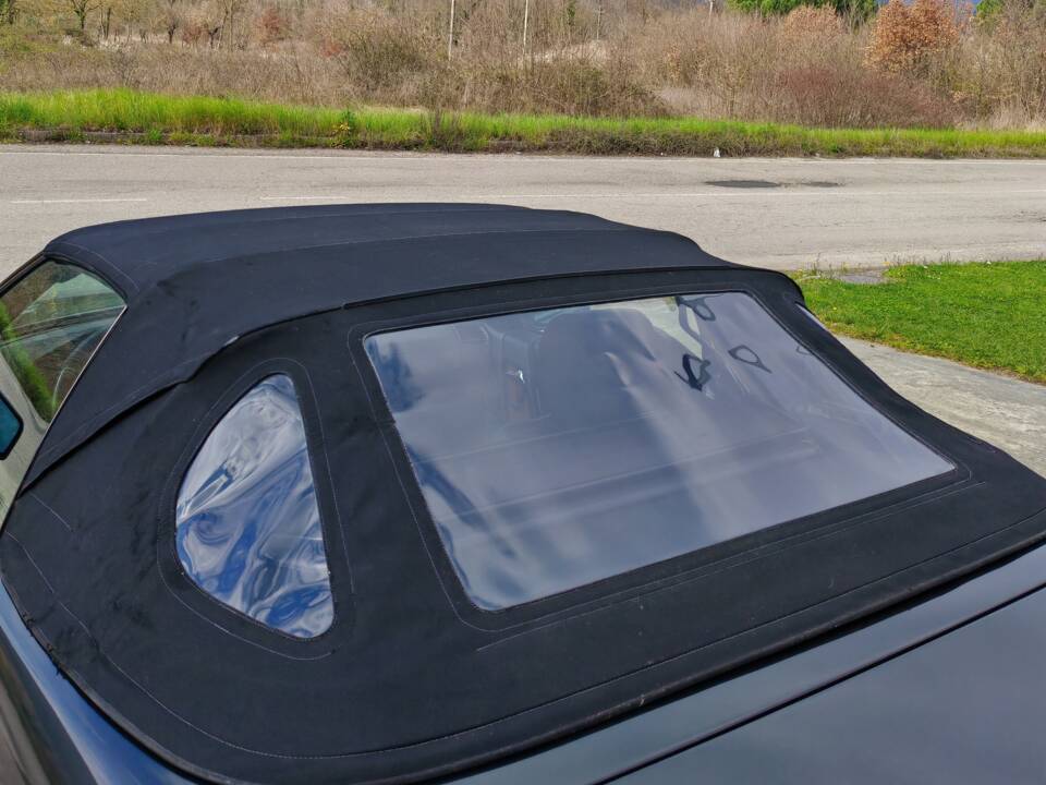 Image 16/42 of Mercedes-Benz 300 SL-24 (1992)