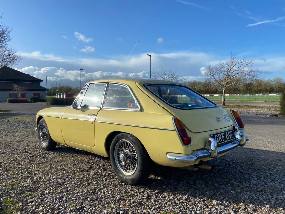 Image 6/20 of MG MGB GT (1967)