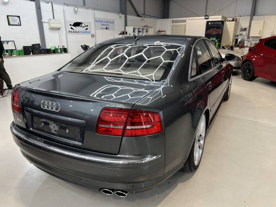Bild 12/24 von Audi S8 V10 (2009)