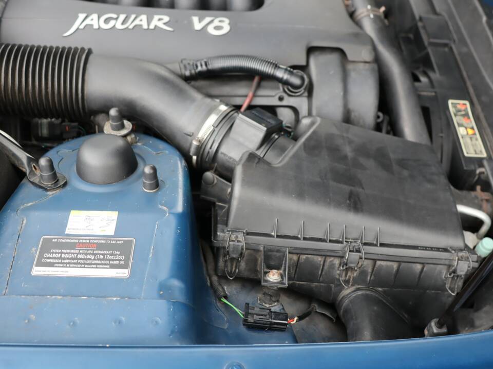 Image 27/50 de Jaguar XK8 4.0 (1997)