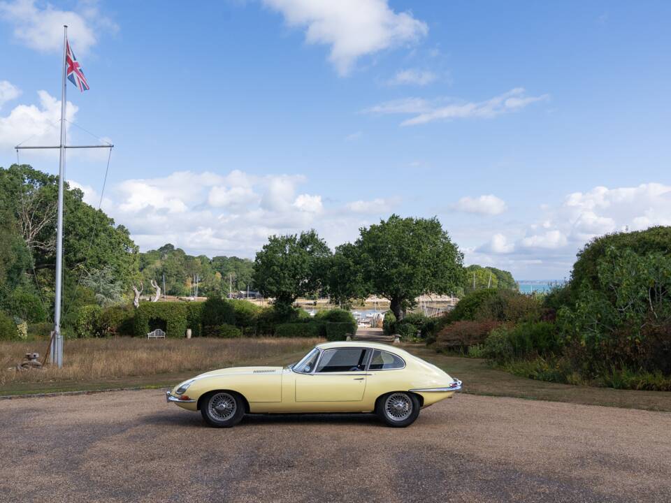 Image 38/40 de Jaguar Type E 4.2 (1966)